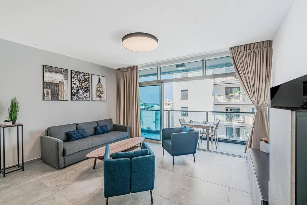 New 2br In Kompert By *