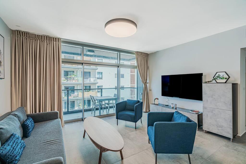 New 2br In Kompert By Apartment *